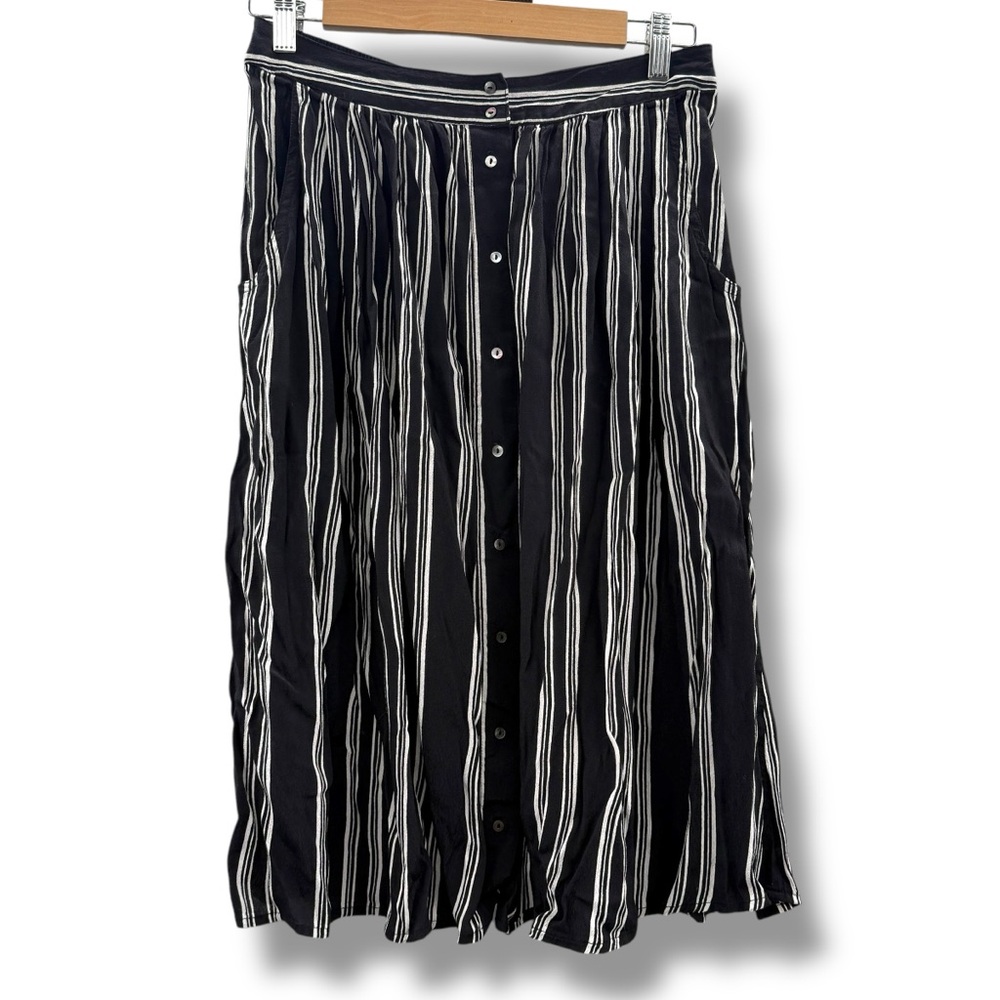 Forever 21 Contemporary Black & White Striped Button Front Knee Skirt Sz M‎